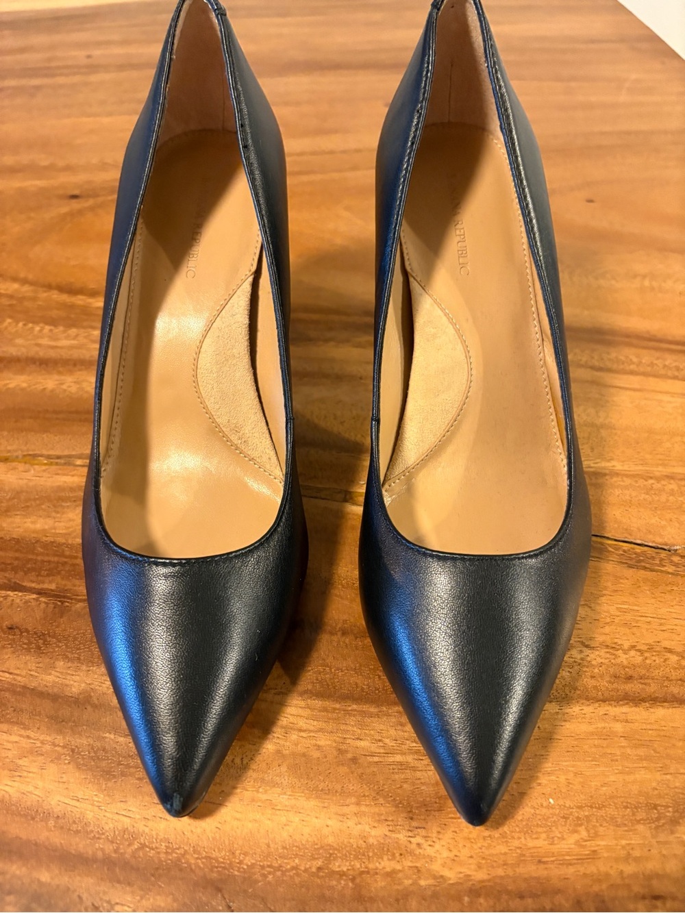 Banana Republic Black Leather Pointed Toe Stiletto Heels – Elegant Classic Pumps